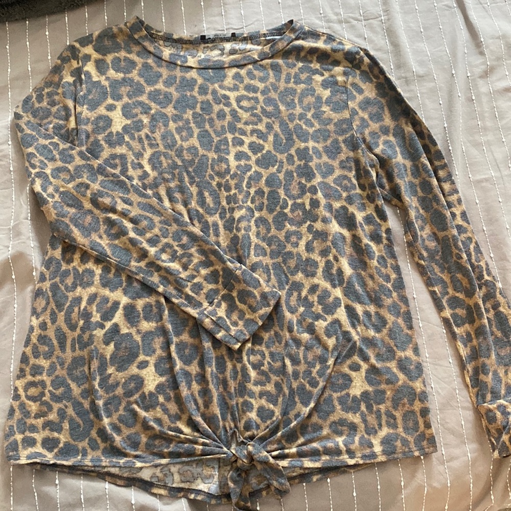 Leopard long sleeve shirt with knot